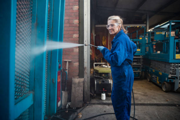 Best Pressure Washing Siding  in Wells, MN